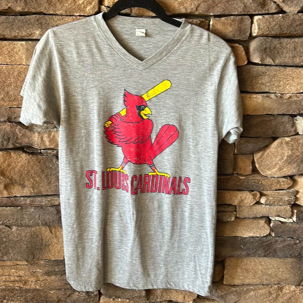 St. Louis Cardinals short sleeve v-neck women’s gray tee size small t-shirt